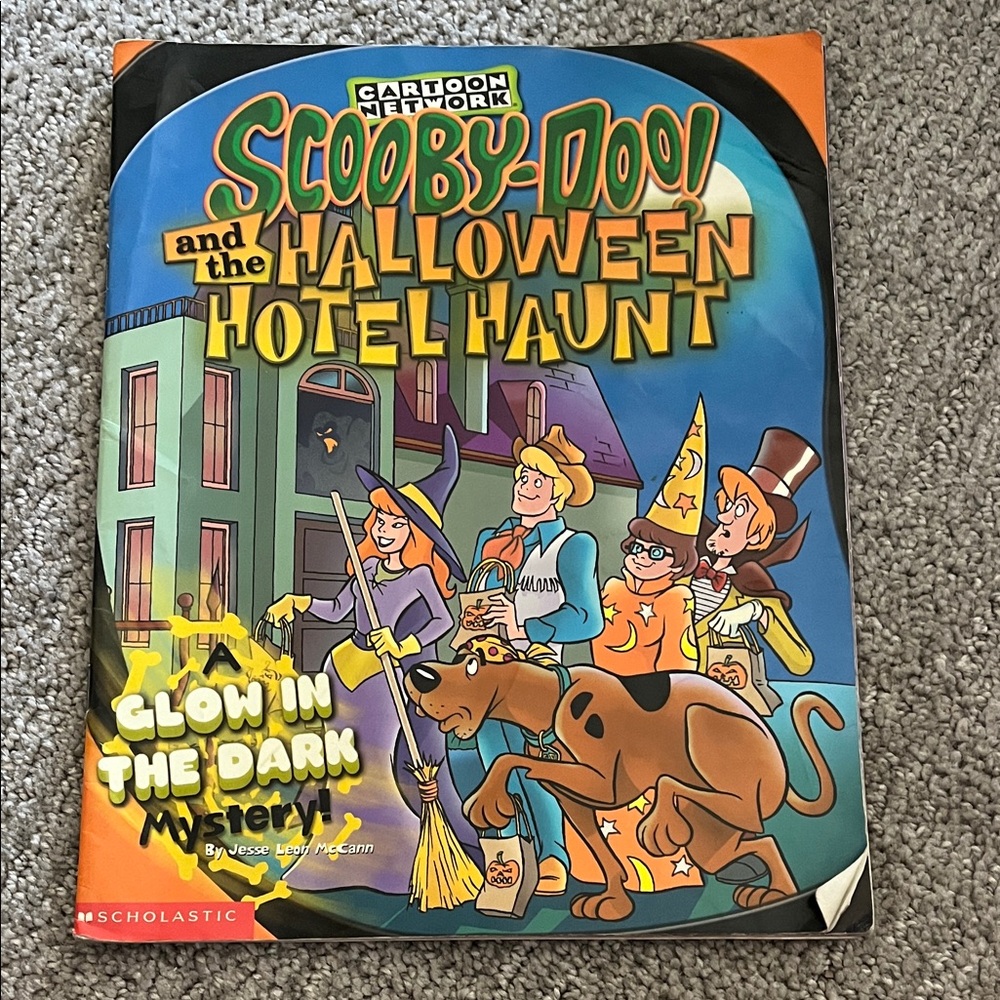Scholastic Scooby-Doo Halloween Adventure Book